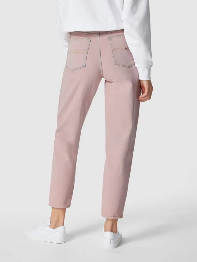 Tommy Jeans Tapered Fit Jeans Mit Stretch-Anteil - Pink 5 Tommy Jeans Tapered Fit Jeans Mit Stretch-Anteil - Pink – Bild 5